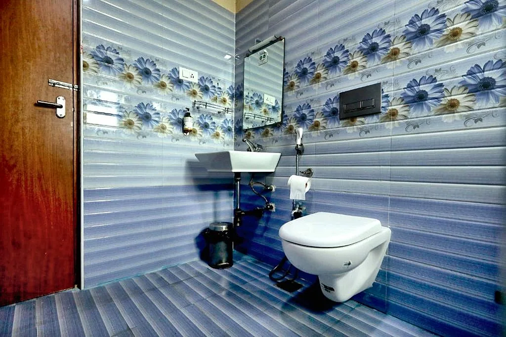 Bathroom, Hotel Sekaran, Perungudi, OMR