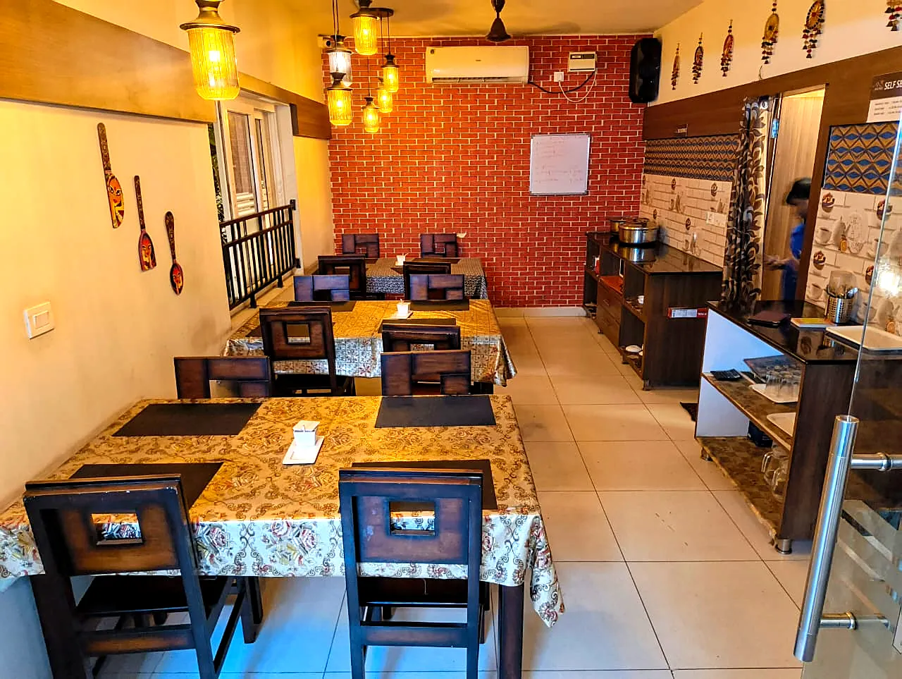Dining, Livn Stays, Sholinganallur, OMR