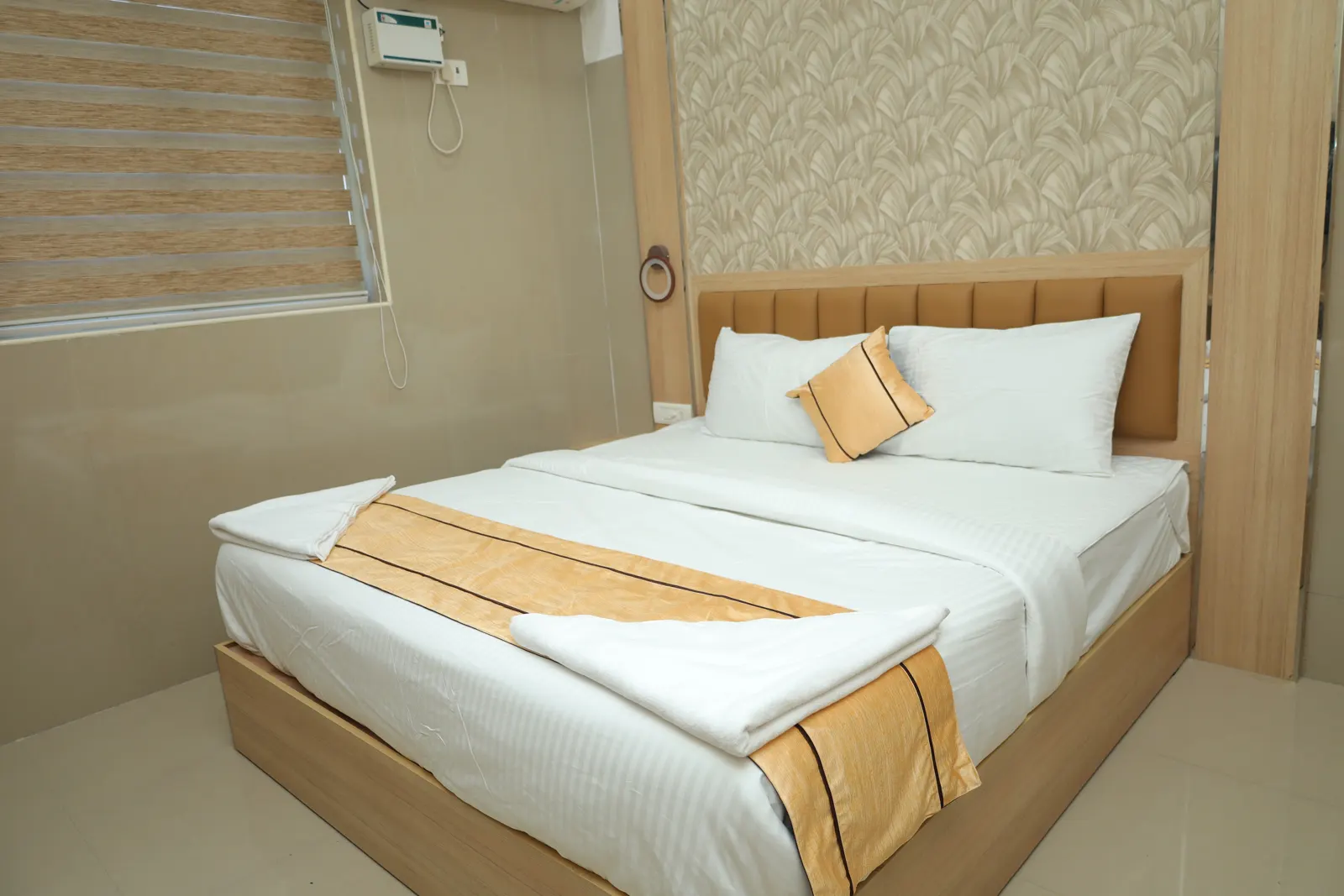 Comfort Inn Room, Sri Vatchala Hall, Pazhavanthangal, Nanganallur